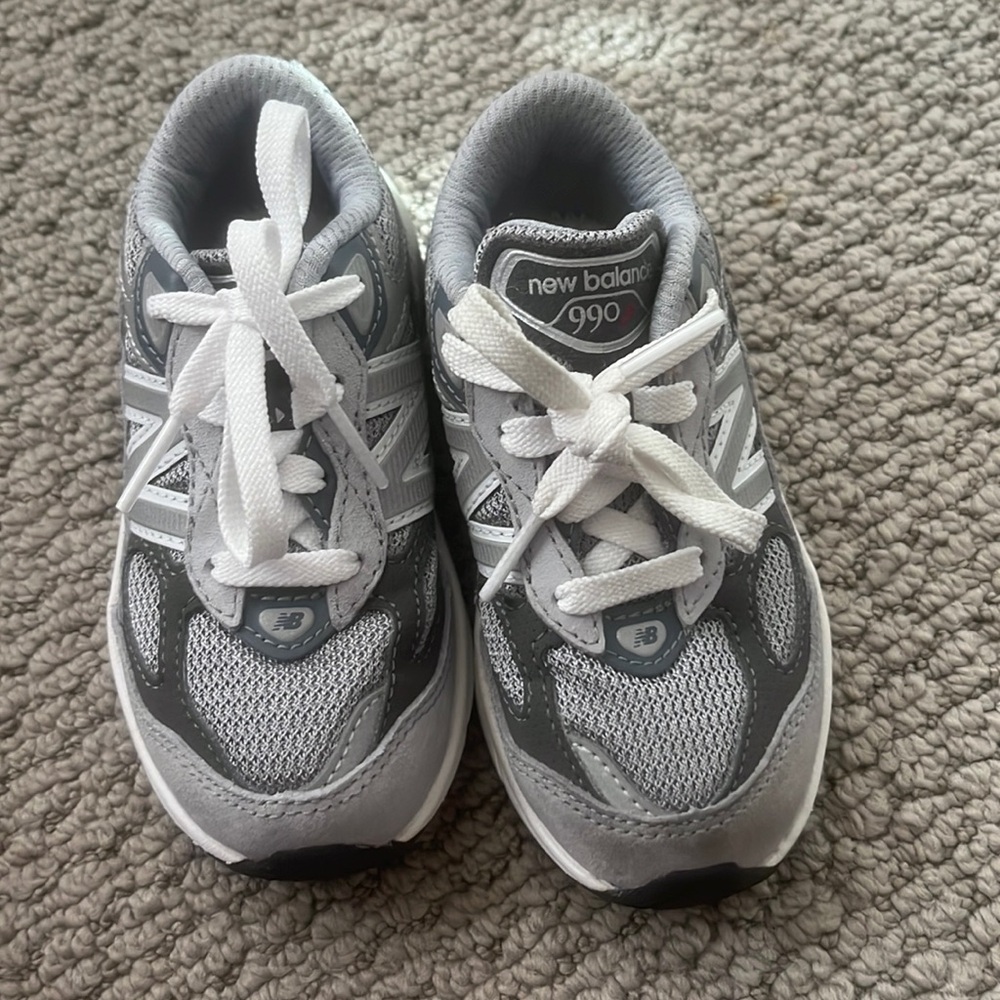 New Balance 990 V6